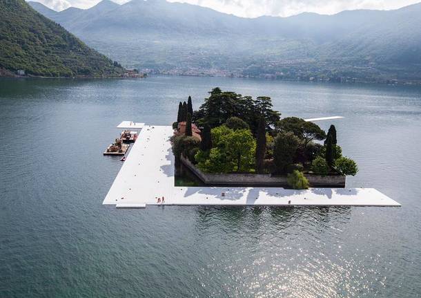 The floating piers: l'inizio dell'allestimento