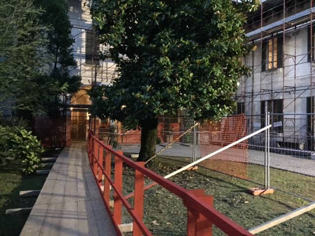 Azzate, cominciati i lavori al tetto del palazzo Comunale