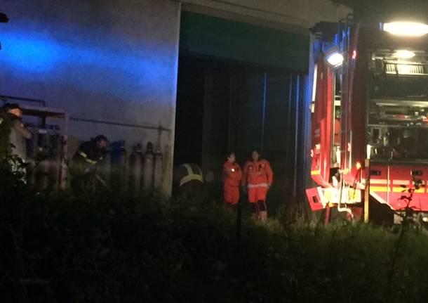 Incendio in una fabbrica di vernici