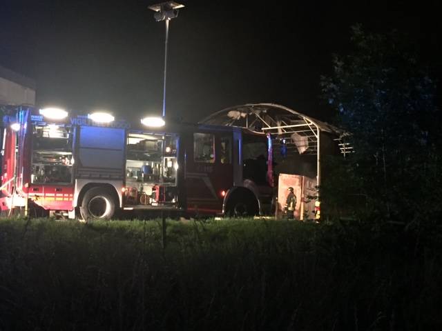 Incendio in una fabbrica di vernici