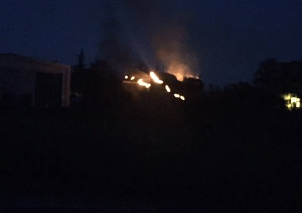 Incendio in una fabbrica di vernici