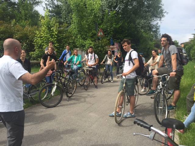 Gli studenti del Politecnico intorno al Lago