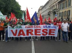 Lavoratori in piazza a Milano