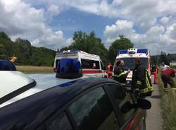 Contro il palo e fuoristrada, incidente alla Schiranna