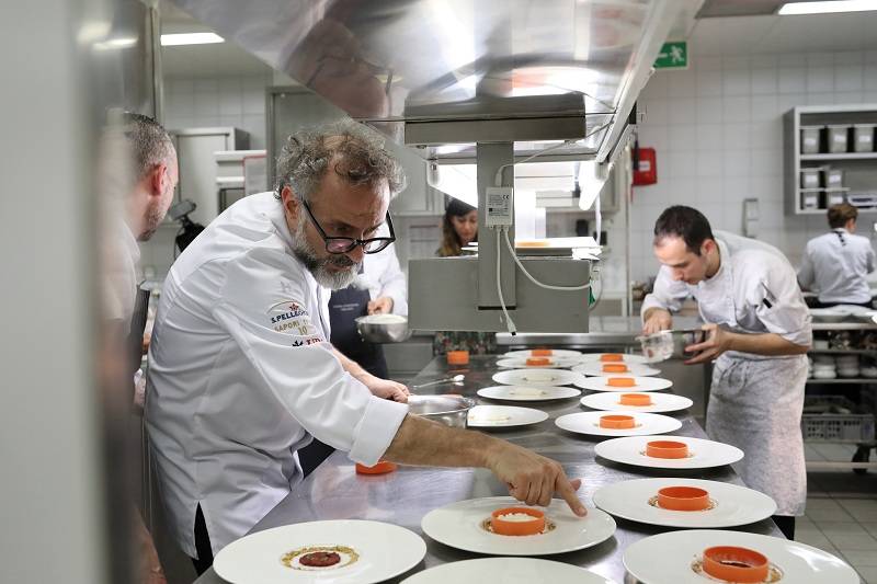 Massimo Bottura all\'opera