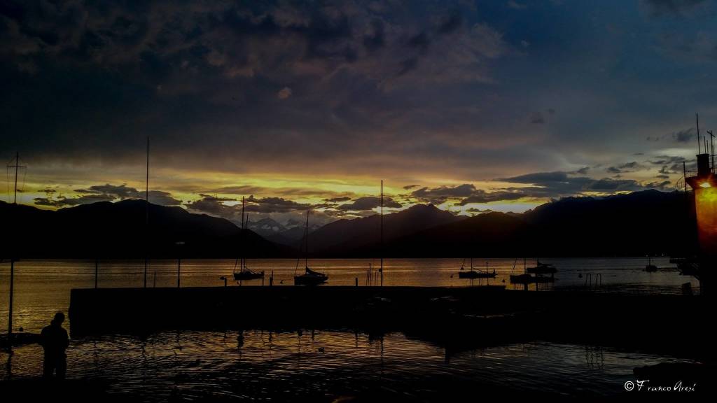 Nuvole, lago e tramonto: il mix perfetto