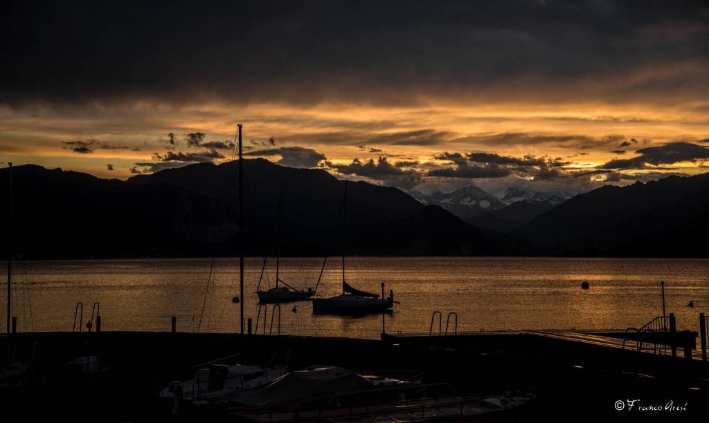 Nuvole, lago e tramonto: il mix perfetto