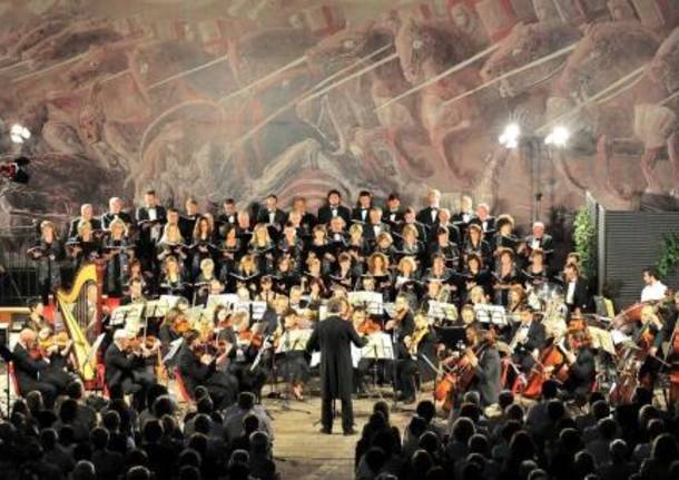 coro orchestra Amadeus