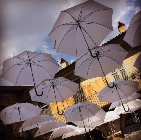 Gli ombrelli del Broletto