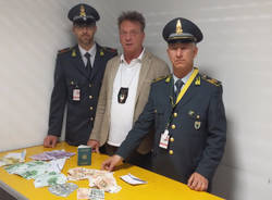 guardia di finanza agenzia dogane sequestro droga sigarette soldi farmaci