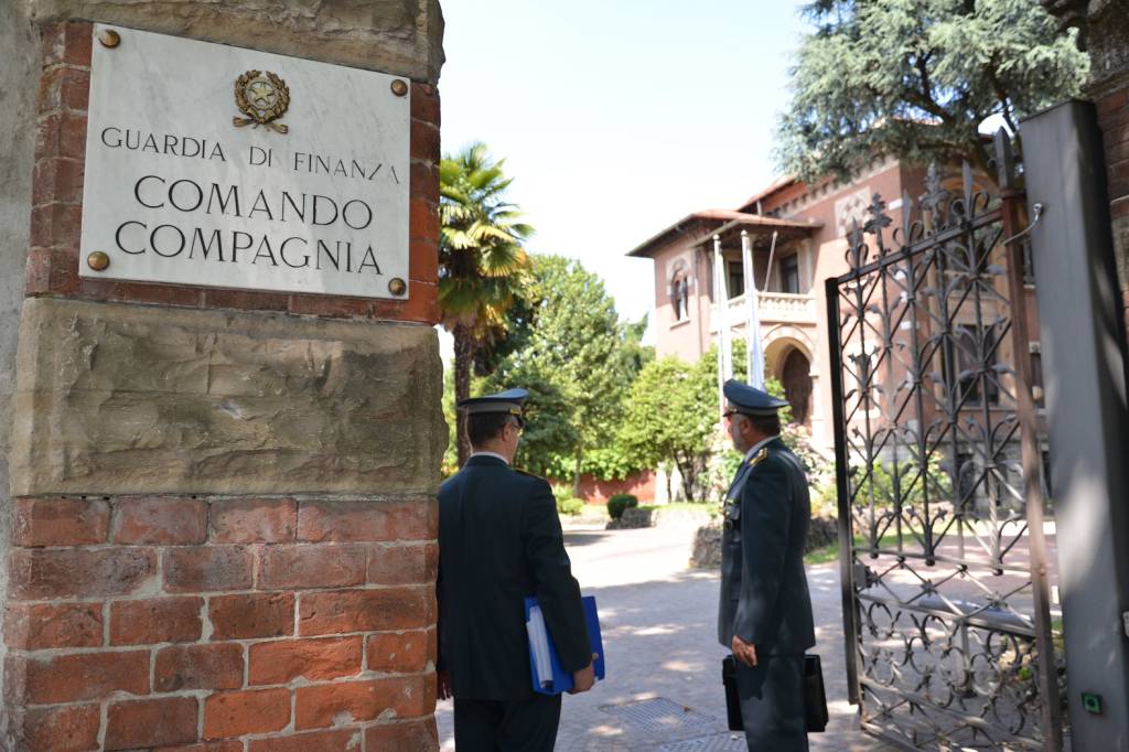 guardia di finanza busto arsizio