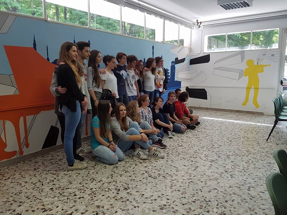 I murales realizzati dai ragazzi alla scuola Galilei