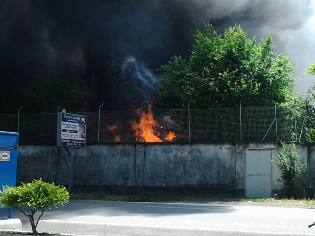 Incendio Castellanza via Diaz/2 - le foto dei lettori