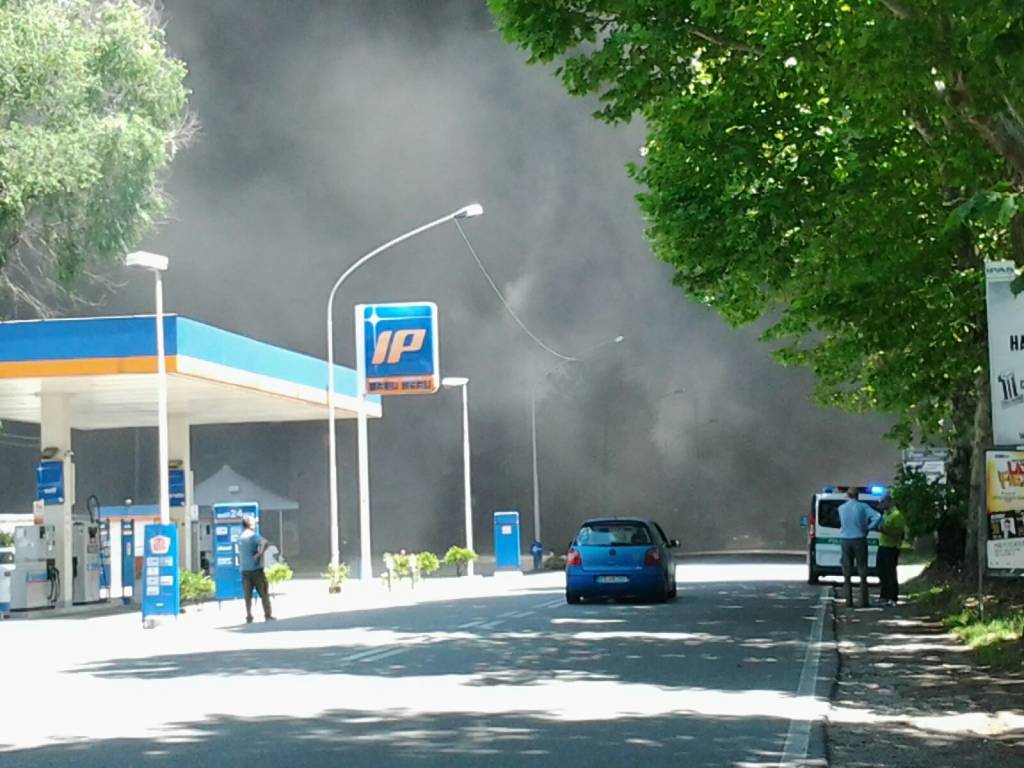 Incendio Castellanza via Diaz/2 - le foto dei lettori