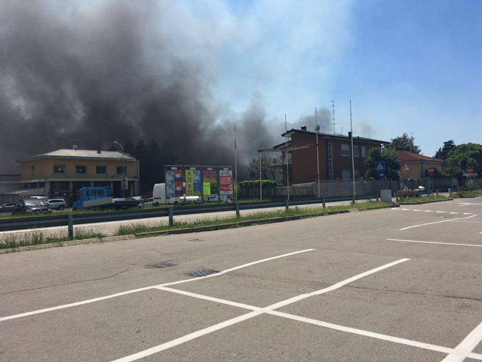 Incendio Castellanza via Diaz/2 - le foto dei lettori