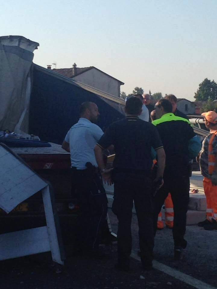 Incidente pullman camion in A1