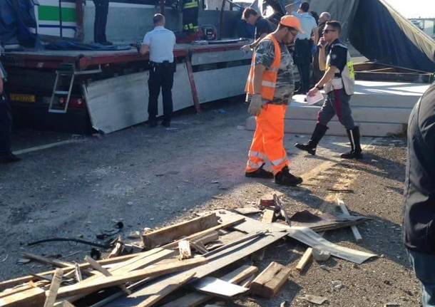 Incidente pullman camion in A1