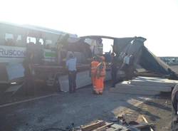 Incidente pullman camion in A1