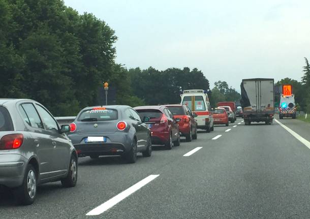 lavori in corso autostrada a8 solbiate arno cantiere coda