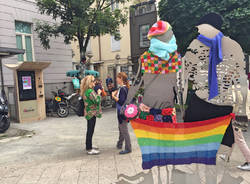 Piazza Beccaria "vestita" dallo Yarn Bombing