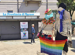 Piazza Beccaria "vestita" dallo Yarn Bombing