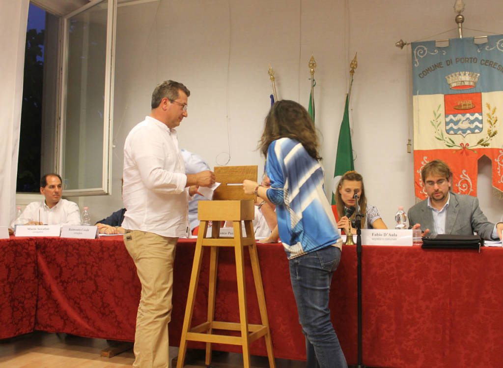 Primo consiglio comunale a Porto Ceresio
