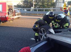 Auto ribaltata in autostrada