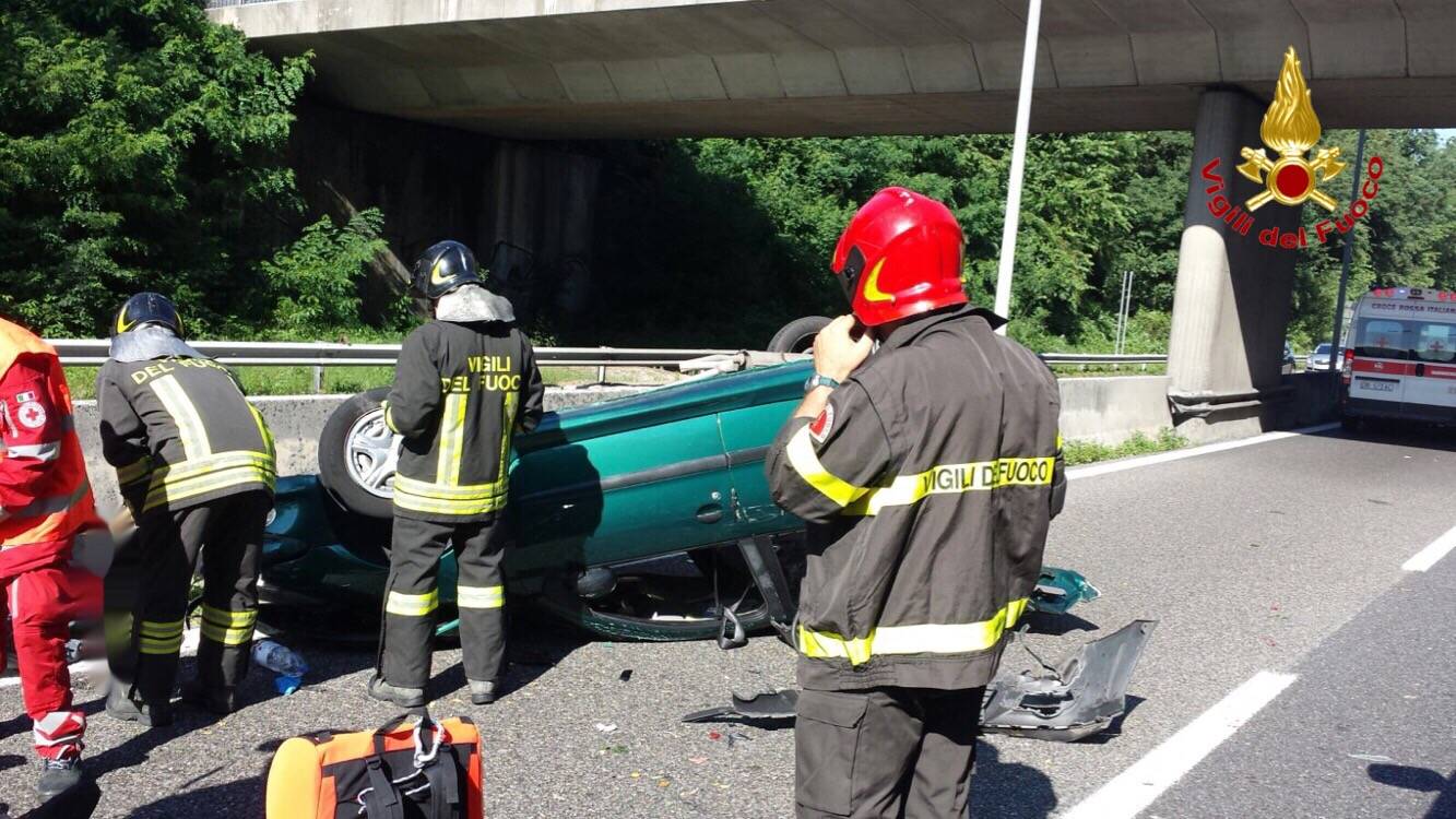 Auto ribaltata sulla 336
