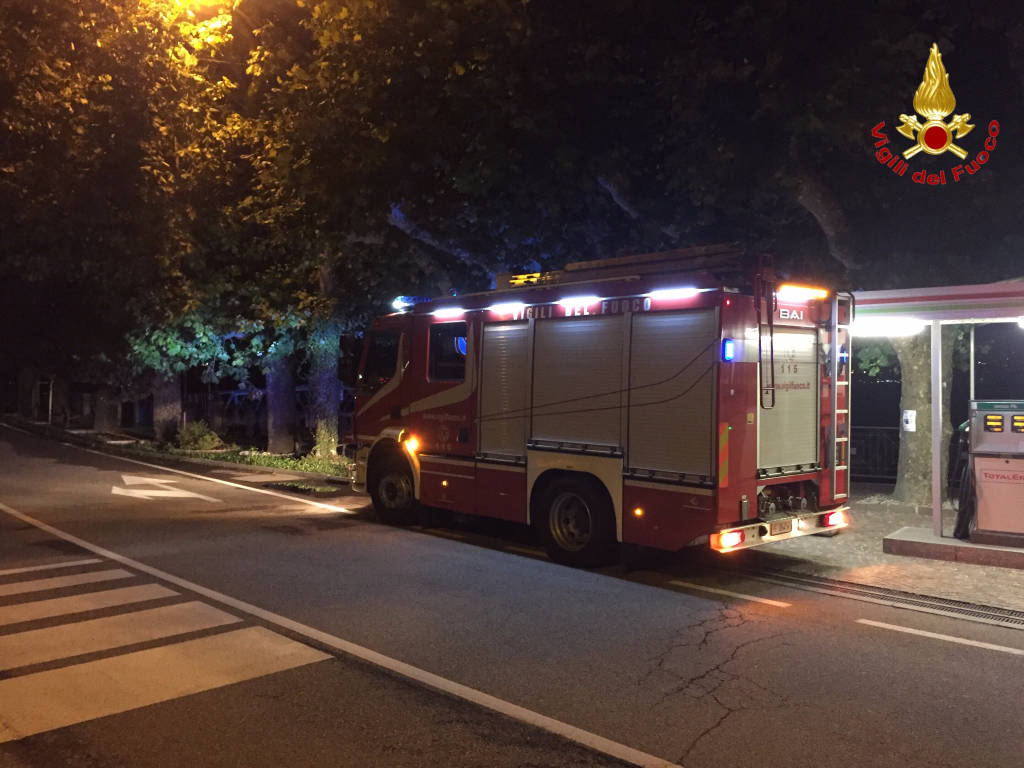barca deriva vigili del fuoco