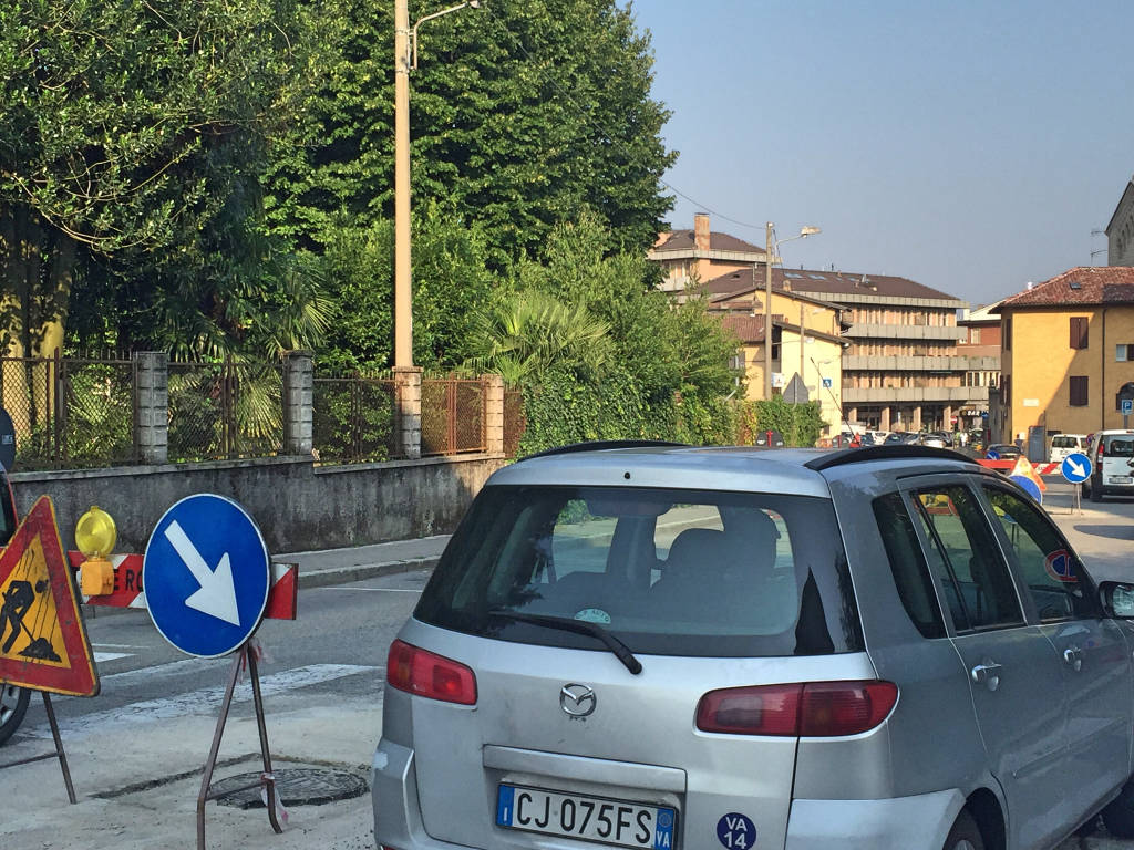 Cantiere stradale tra il Ponte e Villa Augusta