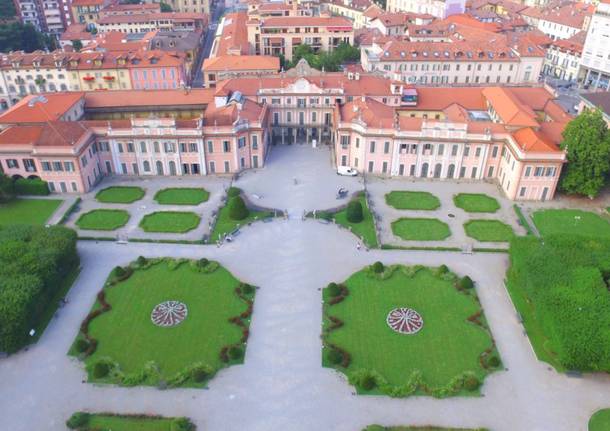 Palazzo del Comune visto da un drone