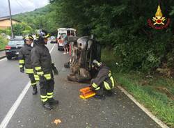Si ribaltano lungo la provinciale