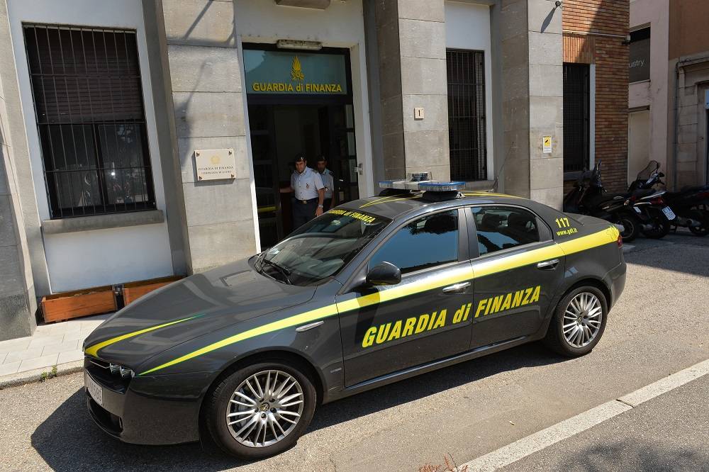 guardia di finanza luino generica