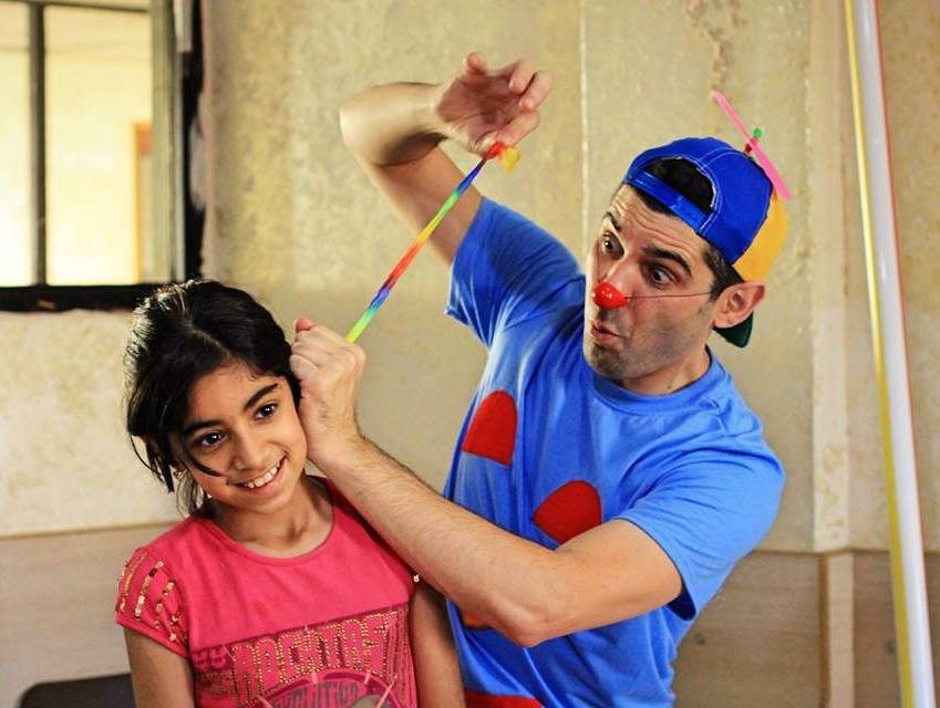 Il "claun Pimpa" tra i bambini in fuga dall'Isis