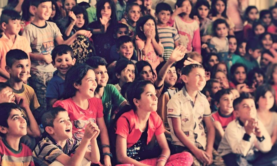 Il "claun Pimpa" tra i bambini in fuga dall'Isis