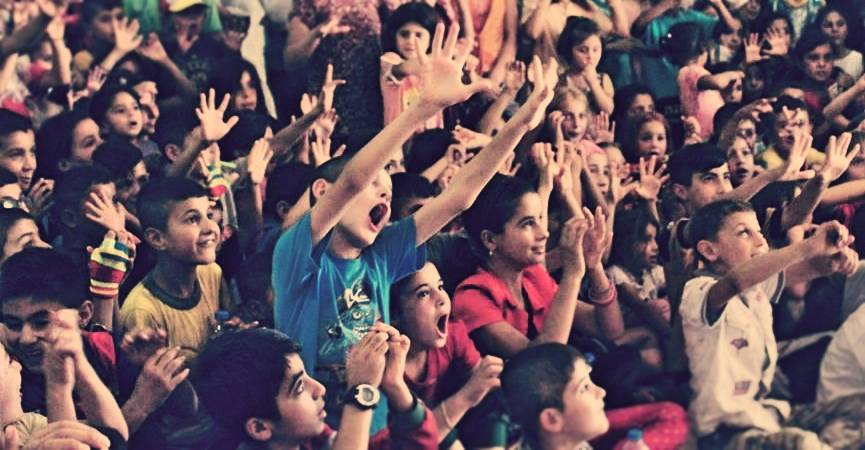 Il "claun Pimpa" tra i bambini in fuga dall'Isis