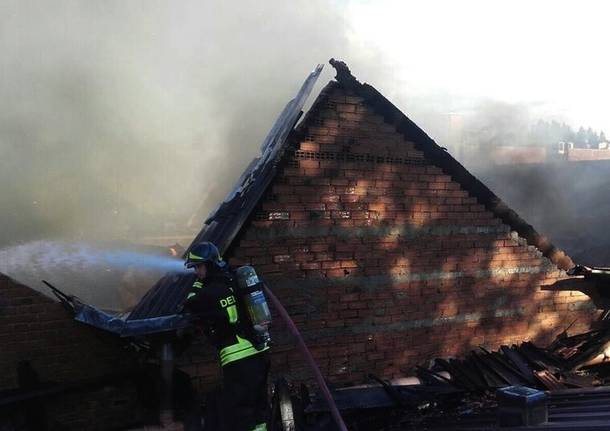 Incendio Castellanza pompieri