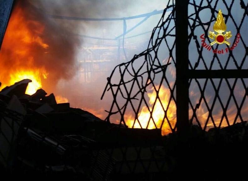 Incendio Castellanza pompieri