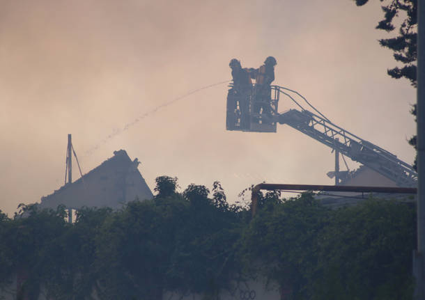 L’incendio alla ex-Peplos di Castellanza