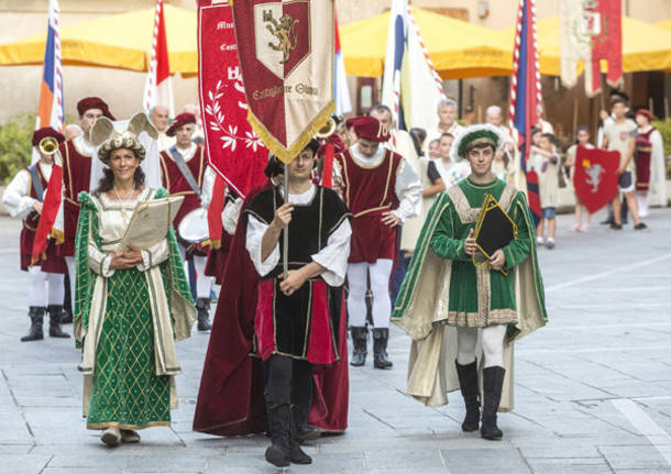 Iniziato il Palio con sfilata e Corsa dei Cerchi