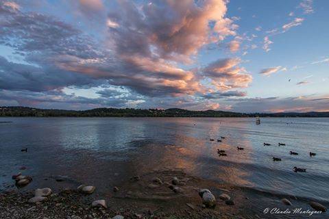 Magico tramonto alla Schiranna (foto di Claudio Montagner)