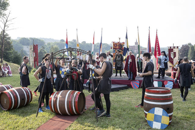 Palio dei Castelli, la pesatura delle botti