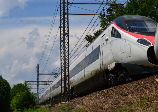 Persona investita dal treno, circolazione interrotta sulla Domodossola-Milano