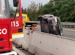 Scontro auto camion, le foto