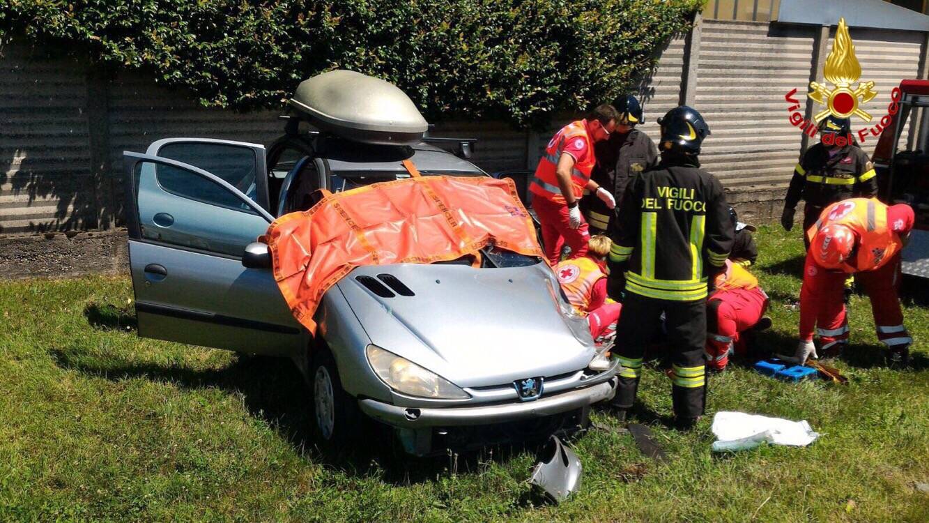 Scontro tra due auto