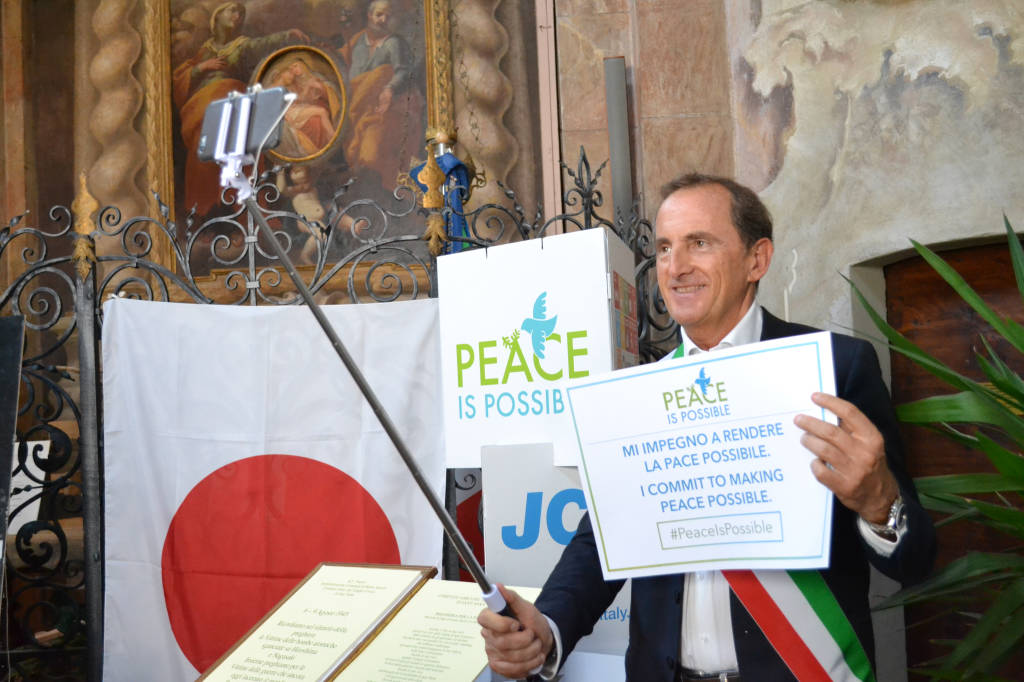 Selfie per la pace al Tempio Civico