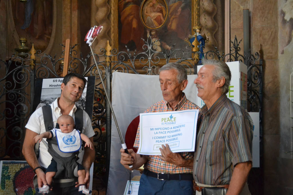 Selfie per la pace al Tempio Civico