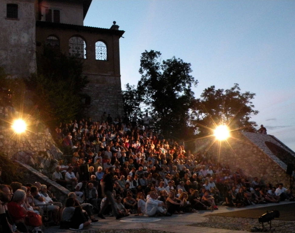 Tra Sacro e Sacro Monte: in scena Fausto Russo Alesi 