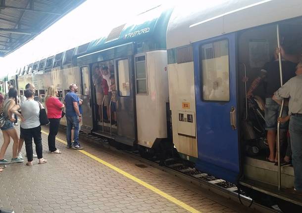 treno pieno frecce tricolori