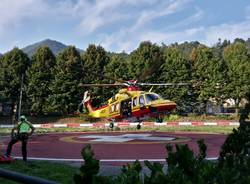 Cade alle cascate di Cittiglio. Salvato con l'elicottero